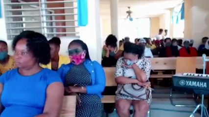 Pwofèt Mackenson di kounya zafè moun pa regadel, paske li manke bèbè ak koz de sa