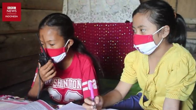 Cerita Guru di Sumbawa Gunakan Handy Talkie untuk Belajar Jarak Jauh
