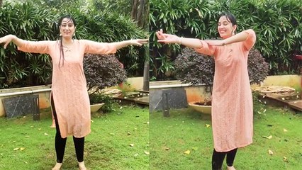 बिग बॉस मराठी फेम सई लोकूर सोबत Rain Dance