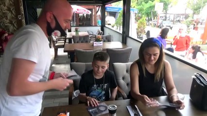 Müşterilerine dağıttığı 'sosyal mesajlı' maskelerle toplumsal farkındalık oluşturuyor - DÜZCE