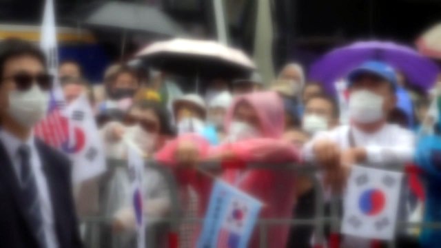 '방역 수칙 무시' 광화문 집회... 확진자 최소 10명 참여 / YTN