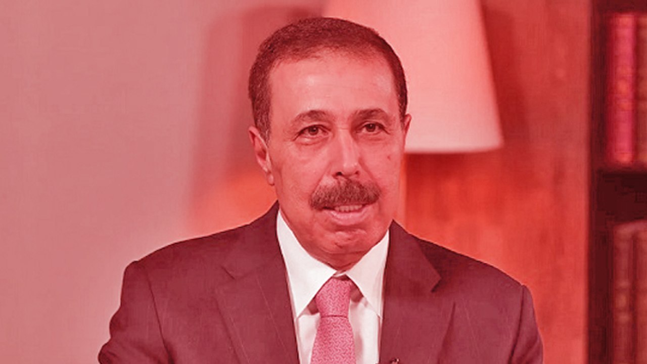 غمزة وزير التربية والتعليم الأردني  تجتاح مواقع التواصل الإجتماعي