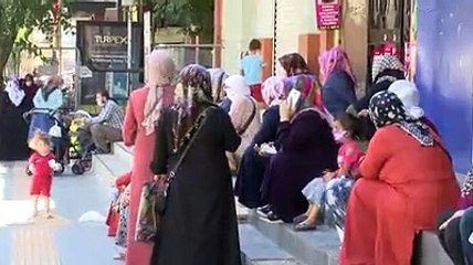 Diyarbakır'da PTT kuyruğunda sosyal mesafe unutuldu