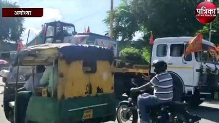 मंदिर निर्माण के लिए ट्रस्ट को दान में मिला पोकलैंड