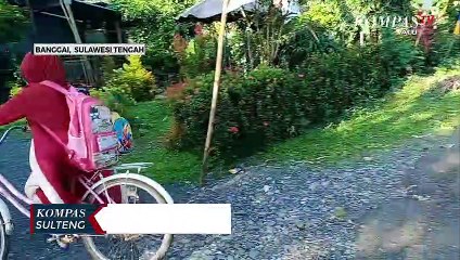 Sersan dua TNI Mengajar Anak-anak di Masa Pandemi