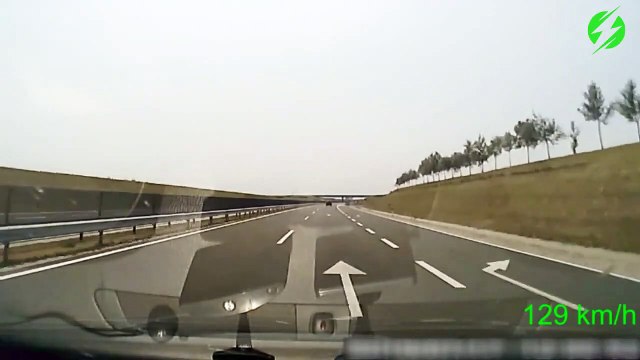 Il s'endort au volant et sa dashcam filme la scène