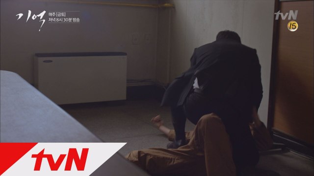 이성민 분노에 이성 잃고 폭행! 너 같은 놈 때문에 내 아들이 죽었어!