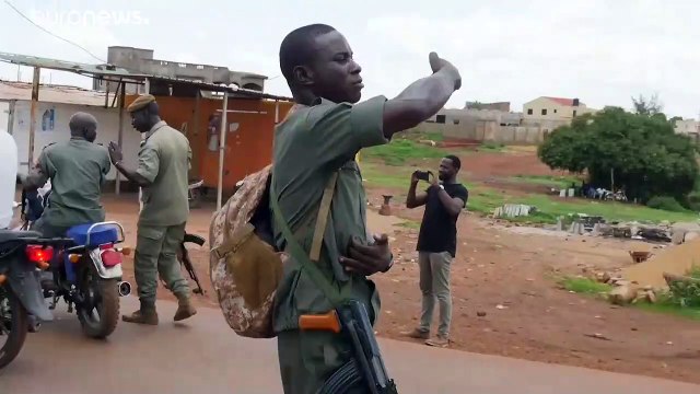 Militares dan un golpe de Estado en Mali y retienen al presidente del país