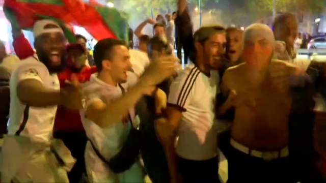 Plusieurs milliers de supporters parisiens rassemblés sur les Champs-Élysées