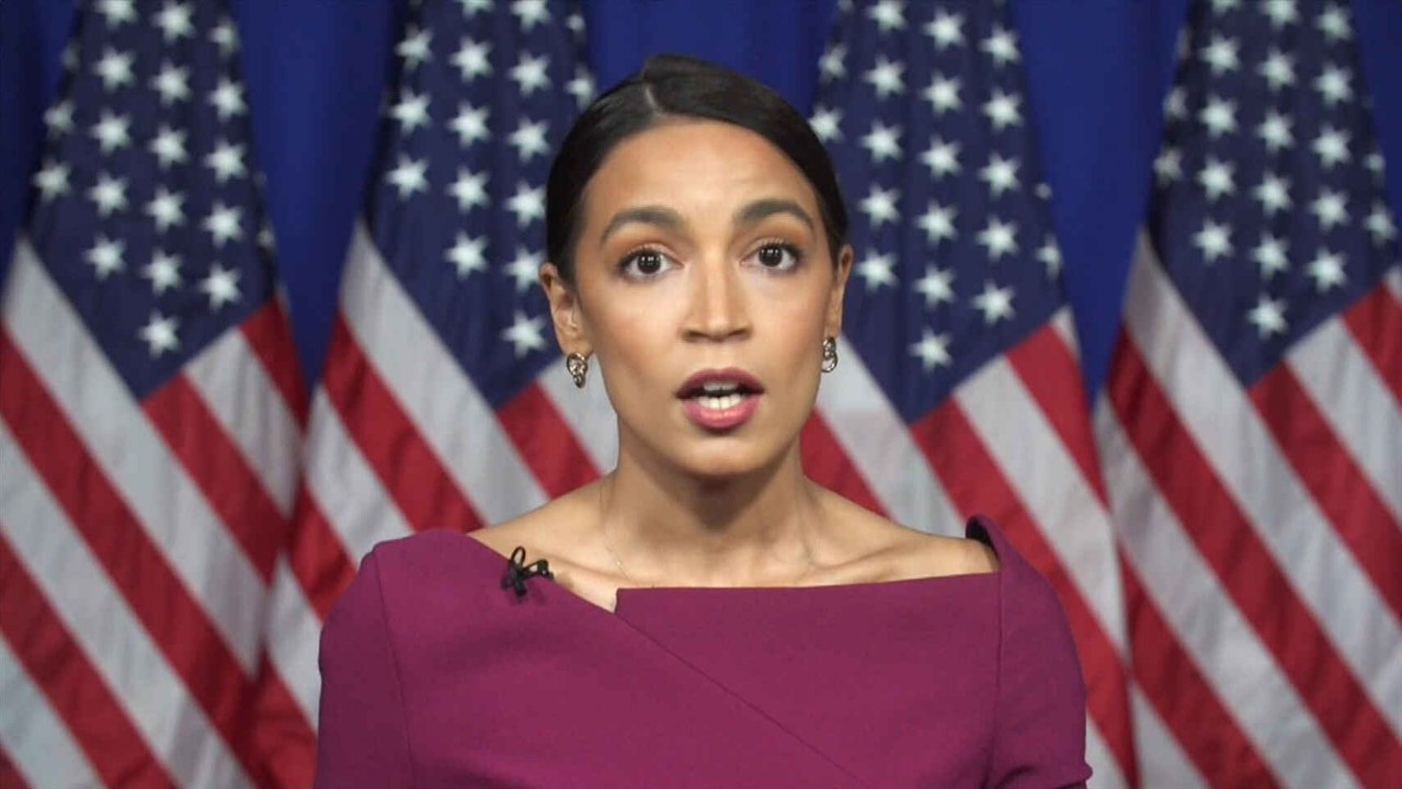 Alexandria Ocasio-Cortez reivindica a Bernie Sanders en la 'fiesta' de proclamación de Joe Biden
