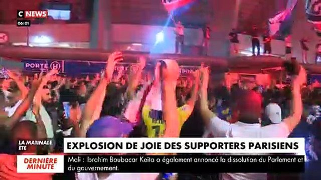 Malgré le Covid et les CRS, des centaines de supporters réunis sans masque hier soir sur les Champs Elysées pour fêter la victoire du PSG