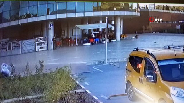 Akrabasını uyuşturucudan ihbar edince pişman olup kendini yaktı...Alev topuna dönen şahsın panik anları kamerada