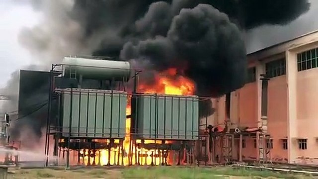 ग्रेटर नोएडा में NPCL के सब स्टेशन में लगी भीषण आग, कई सेक्टरों की हुई बत्ती गुल