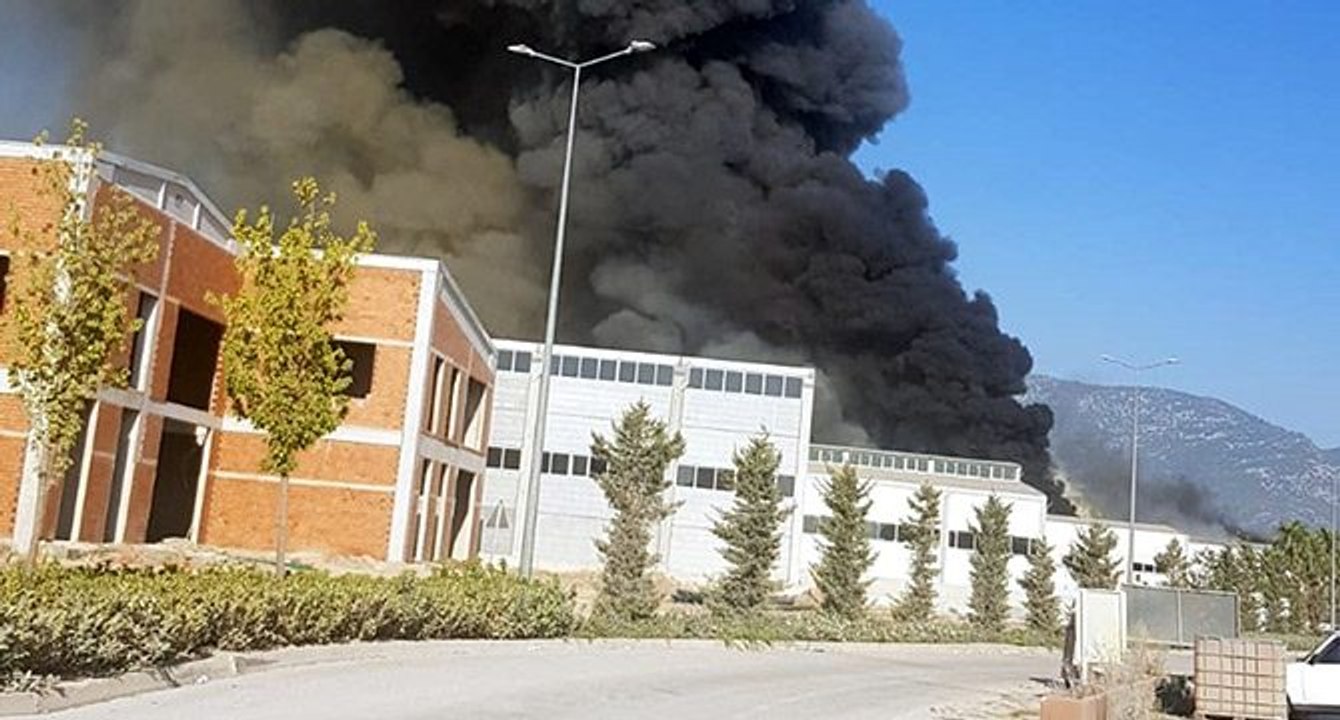 Antalya OSB’de fabrika yangını