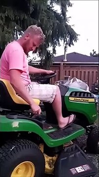 Conduire un tracteur tondeuse peut s'avérer dangereux