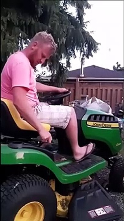 Conduire un tracteur tondeuse peut s'avérer dangereux