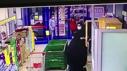 Market çalışanının telefonu böyle çalındı