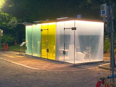 Étonnant : des toilettes transparentes au Japon !
