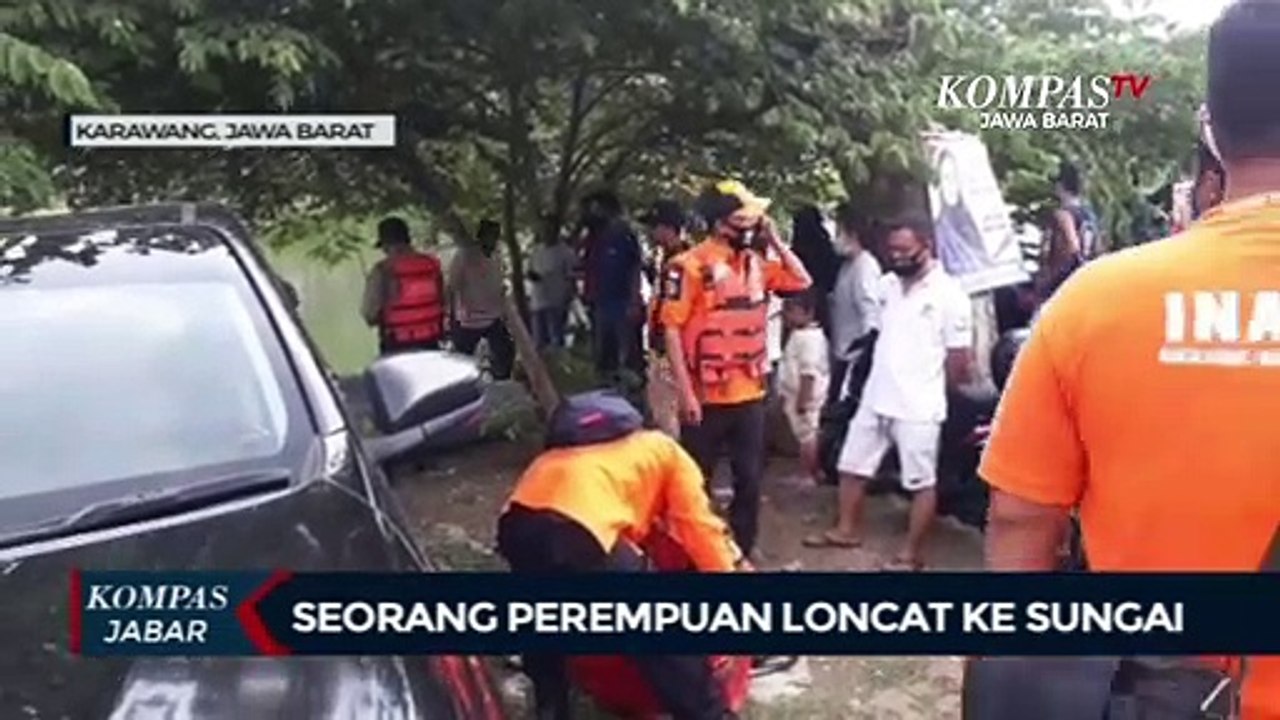 Perempuan Muda Terjun Ke Sungai