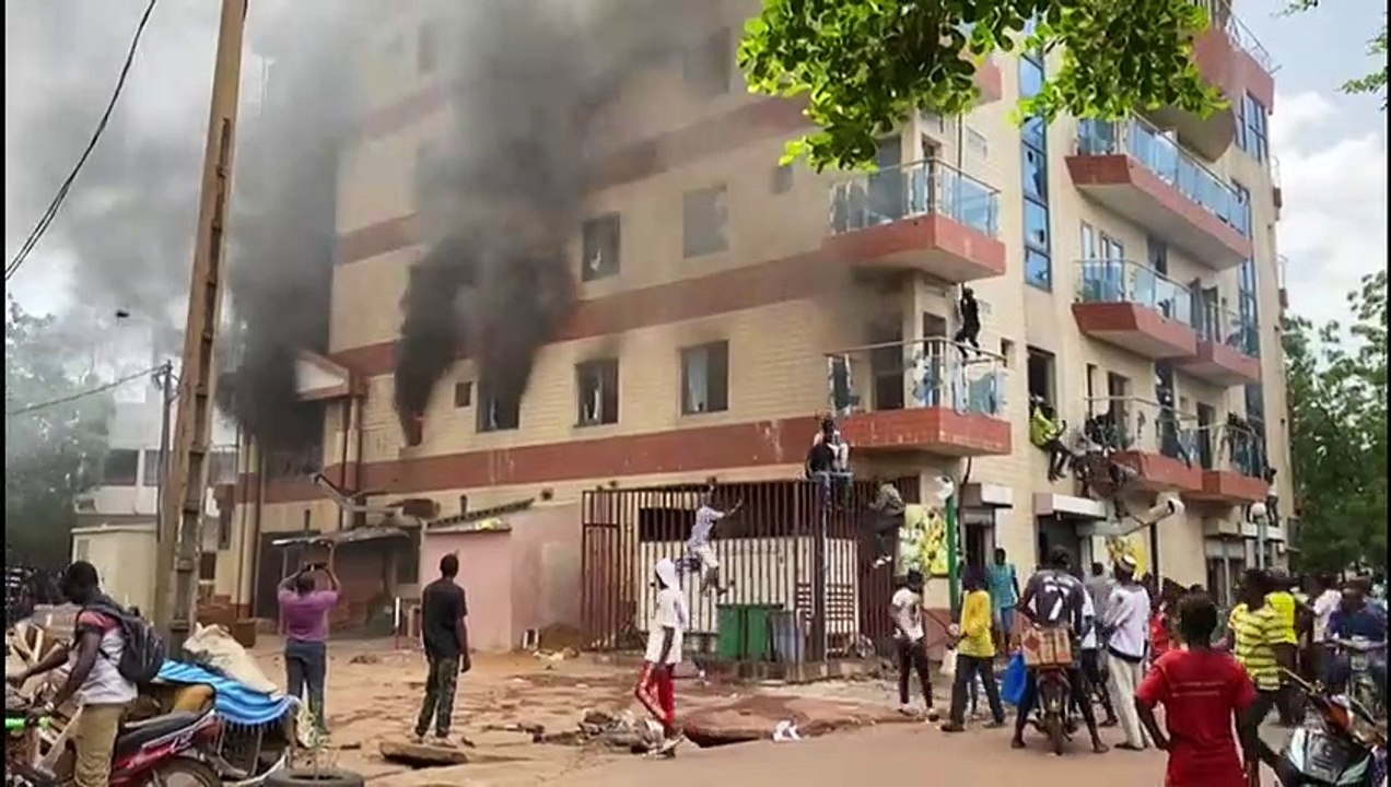 Umsturz in Mali: Putschisten versprechen Neuwahlen