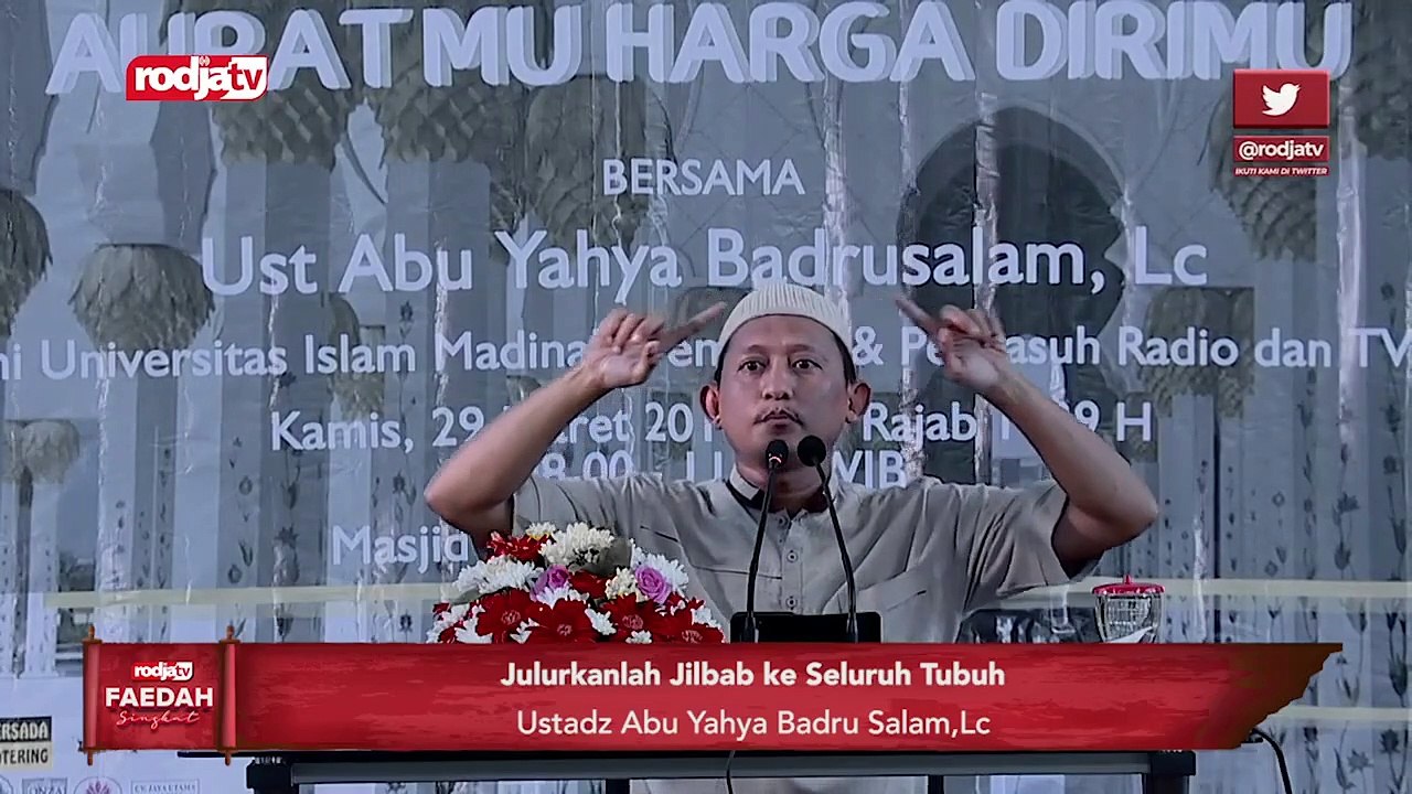 Ustadz Abu Yahya Badru Salam: Julurkanlah Jilbab ke Seluruh Tubuh