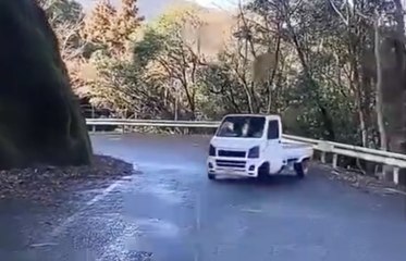 VÍDEO: a lo TOKIO DRIFT con un pequeño MINITRUCK japonés [TG]