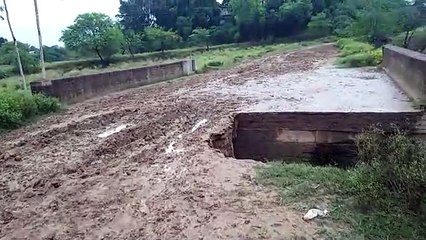 नागाबाबा के बगल में बना पुल, बडे़ हादसा को दे रहा दावत