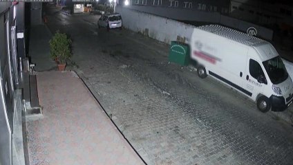Hırsızlık yaptıkları iddiasıyla gözaltına alınan 3 şüpheli tutuklandı - İSTANBUL