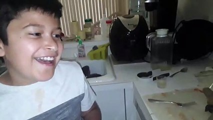 Fazendo pastel ele adora fazer / Pizza  Roll