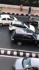 بیچارہ شوہر موقعہ پر ہی پکڑا گیا پھر کیا ہوا ویڈیو میں دیکھیں