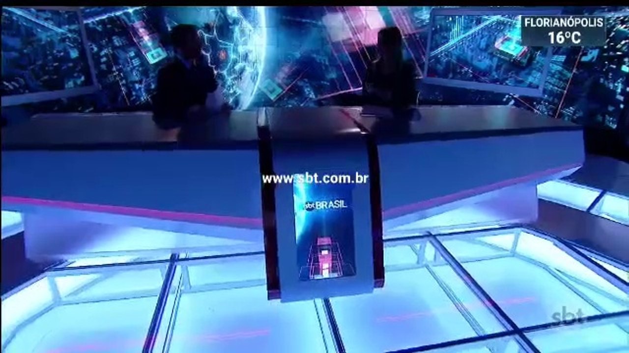 (Trecho) Encerramento SBT Brasil (reprise) e inicio RAW (Luta dos Campeões) (29/05/2020) (03h44) | SBT 2020