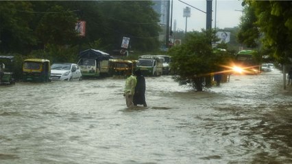 100 Khabar: Heavy rainfall paralyses Gurugram
