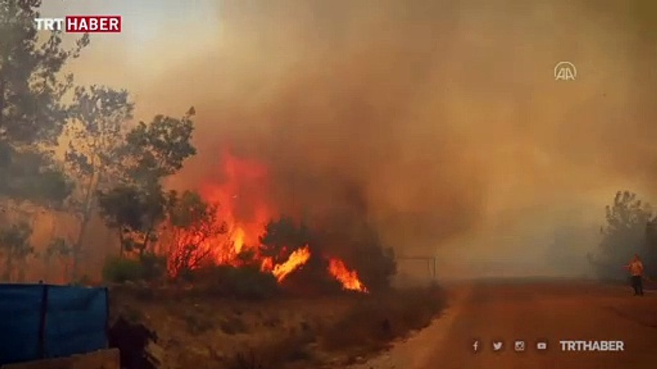 Adana'da orman yangını: 6 köy boşaltıldı, 800 ev tahliye edildi