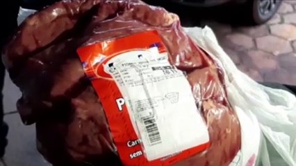 Homem esconde peça de picanha em banheiro e acaba detido pela PM