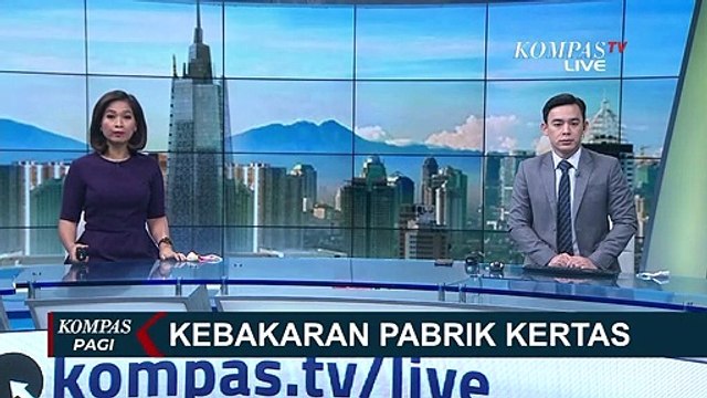 Kebakaran Besar Melahap Pabrik Kertas, Belasan Mobil Pemadam Dikerahkan