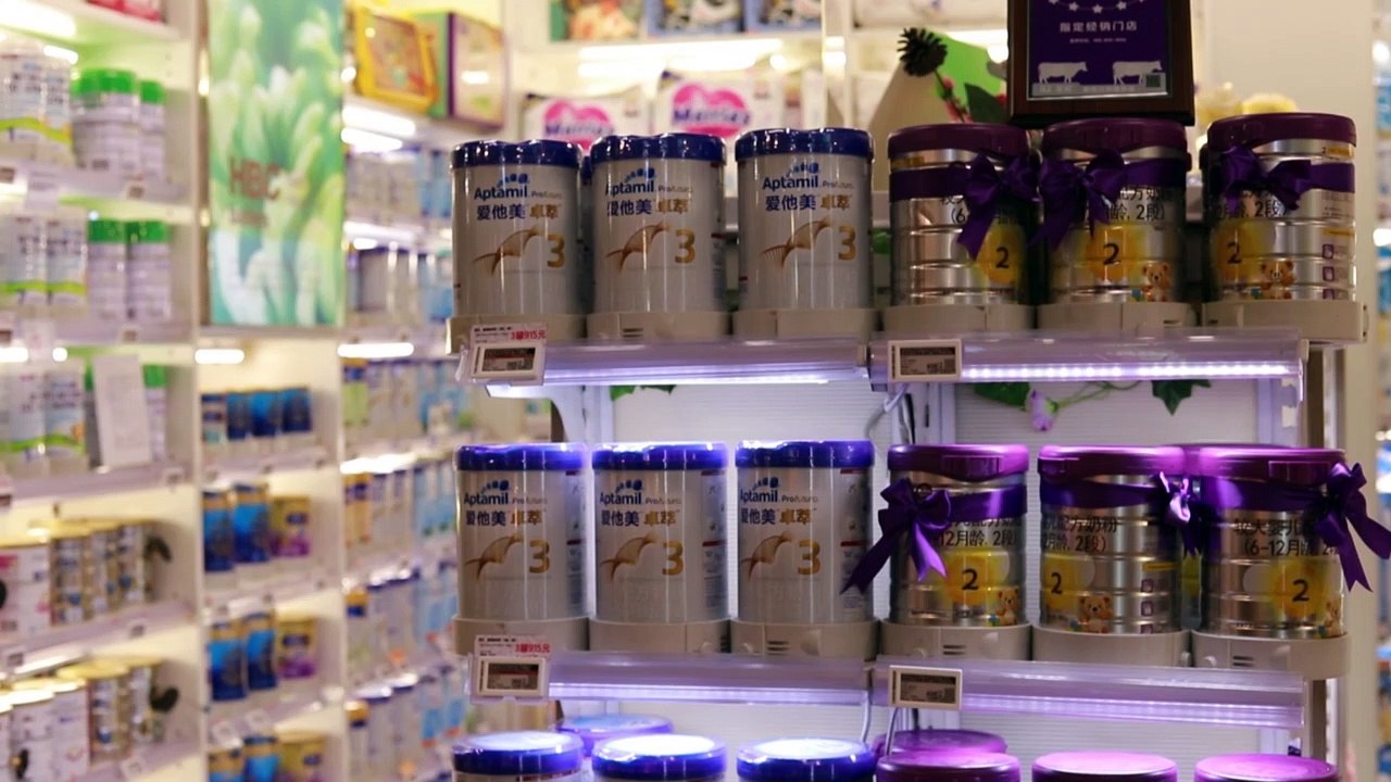 False ads, bad advice puts China's mums off breastfeeding