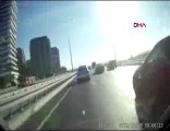 Trafikte tartıştığı motosikletliye silah gösterdi