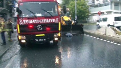 Arnavutköy’de fabrikayı yağmur suyu bastı