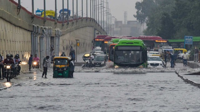 Delhi: Morning rain led to waterlogging in several areas