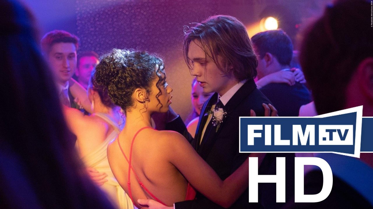 Words On Bathroom Walls Trailer Englisch English (2020)