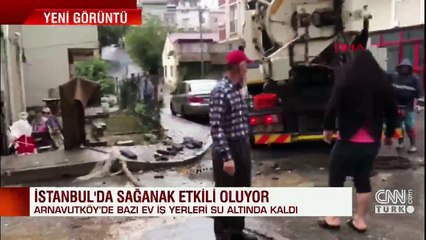 Arnavutköy'de sağanak etkili oldu. Bazı ev ve iş yerlerini su bastı.