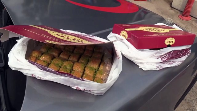 Hamile kadın hastaneye yetişemeyince uygulama noktasında kadın polisin yardımıyla doğum yaptı (2) - ADANA