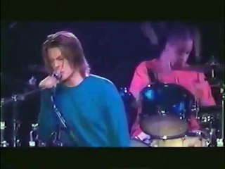 David Bowie'nin 99' Paris konseri kayıtlarından oluşan "Something In The Air", dinleyiciyle buluştu