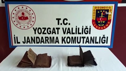 El yazması iki incil ele geçirildi