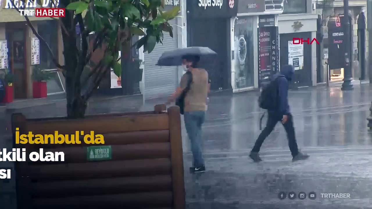 İstanbul'da şiddetli yağış: Trafik kilitlendi,...