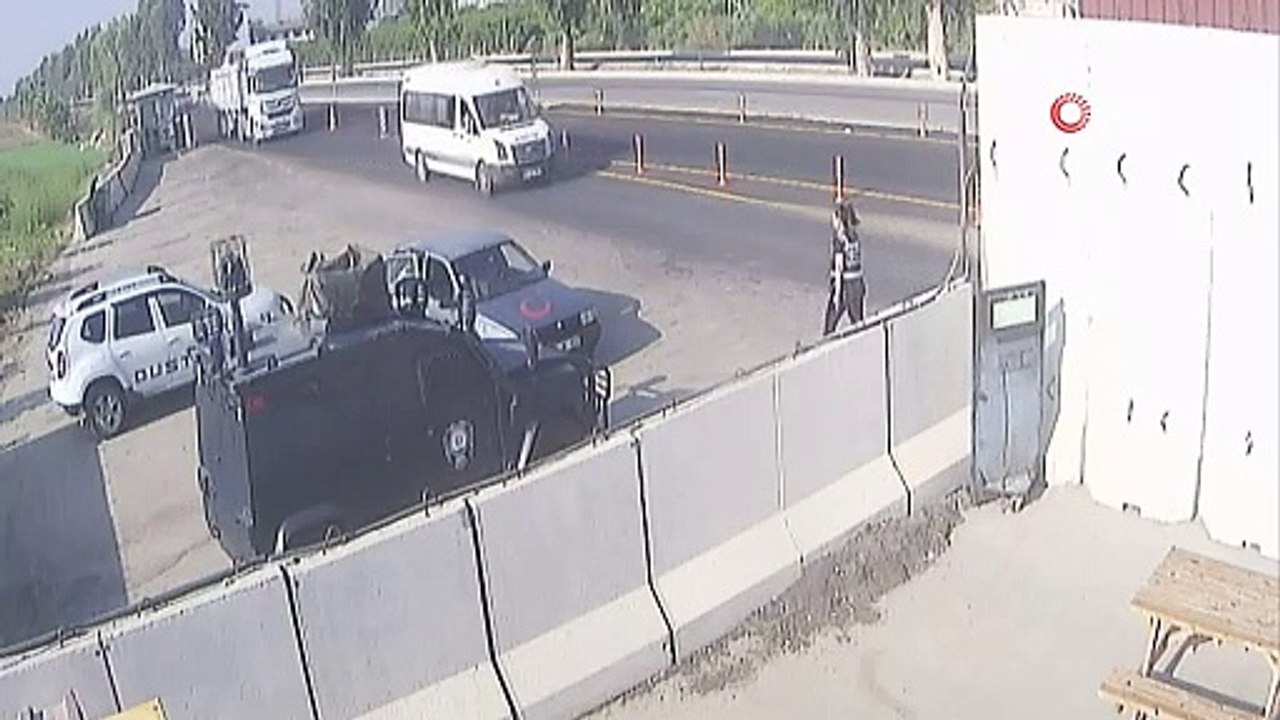 Kadın polis, uygulama noktasında doğum yaptırdı