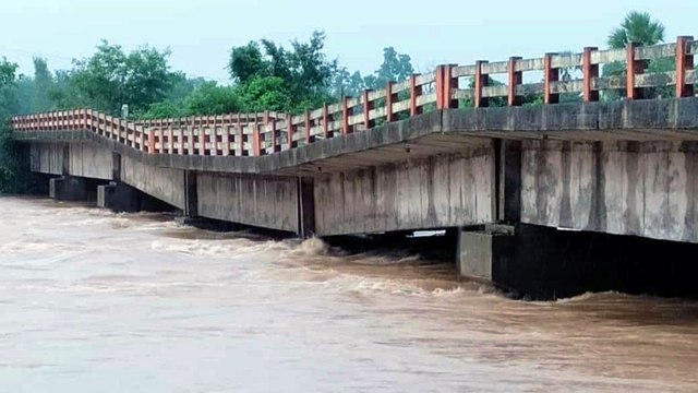 Godavari Floods : గోదావరి వరద.. కొట్టుకుపోయిన ఇద్దరు యువకులు | Oneindia Telugu