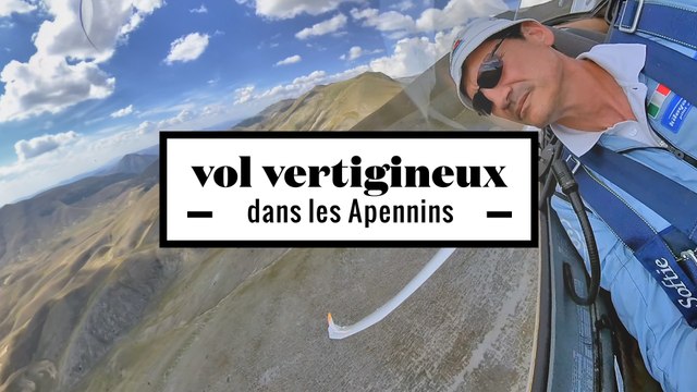 2 minutes d'un vol vertigineux en planeur au-dessus des Apennins en Italie