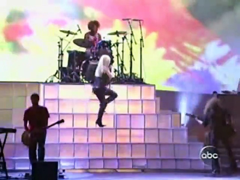 Hilary Duff - Girl Can Rock + So Yesterday - (Live @ American Music Awards 2003) (HQ)