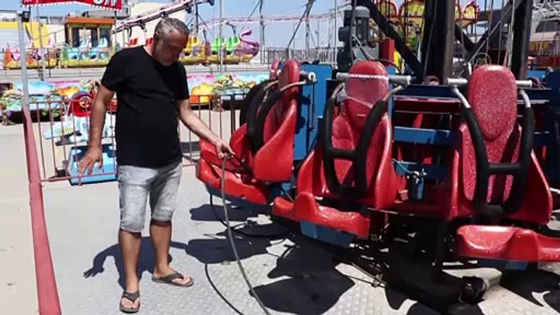 Lunaparktaki 'kule asansör'ün halatı koptu: 3 yaralı - İZMİR ...